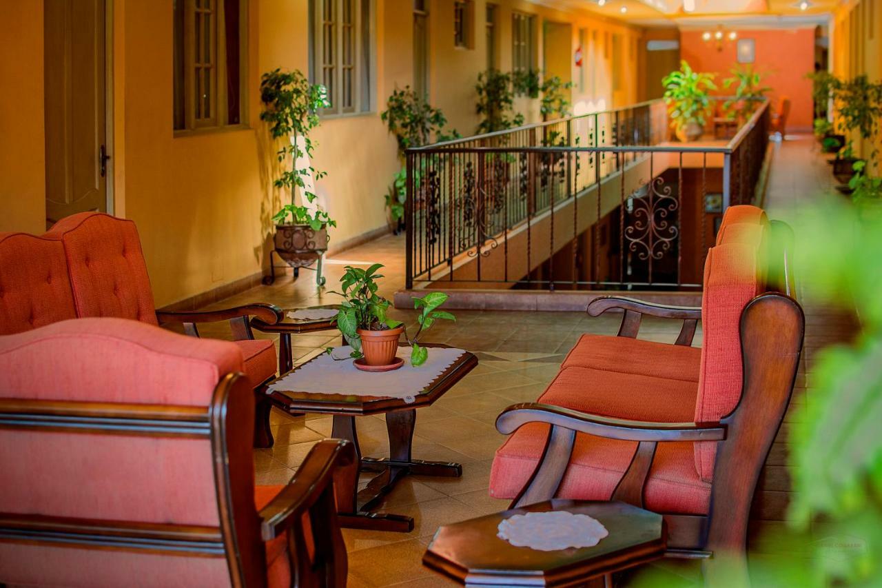 קוצ'במבה Hotel Monserrat מראה חיצוני תמונה